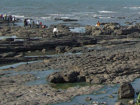 Two drowned at Mumbai bandstand while taking Selfie