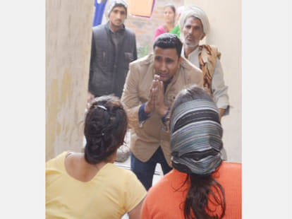 rape accused beaten by women in sp office
