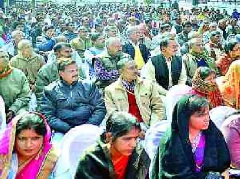 Postal officials and employees rewarded for excellent performance