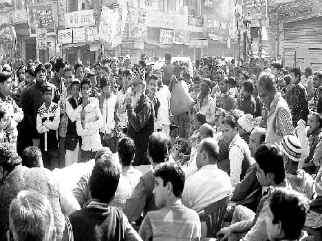 Shamtganj kept shops closed in protest over bridge