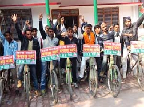 SP's bicycle trip off to Varanasi