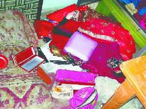 8 lakh jewelery stolen from the home of retired irrigation workers