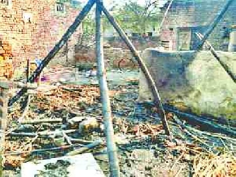 Woman burnt alive in the fire, three home Ashes