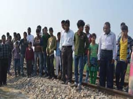 Slip by train judicial personnel killed
