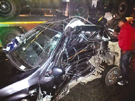 The car crashed from truck 5 killed