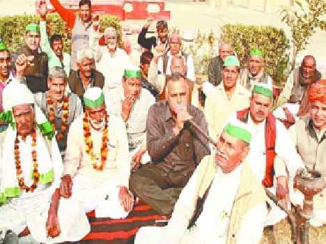 Farmers protest, hunger strike continues