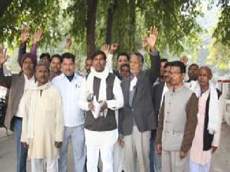Phoolan sena gave leaflet