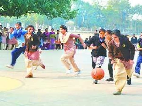 Students waved the flag games