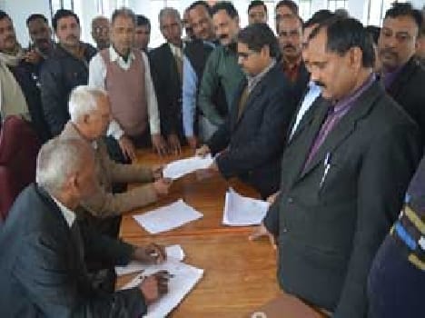 15 filed nomination