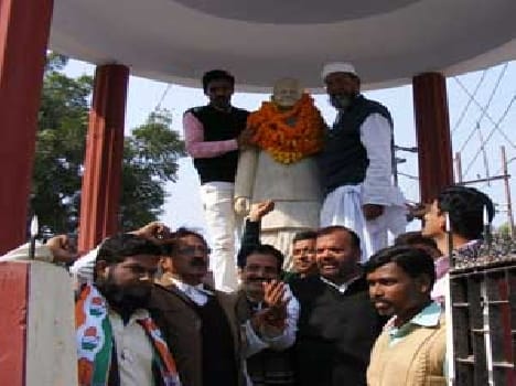 The symbol of simplicity Lal Bahadur Shastri
