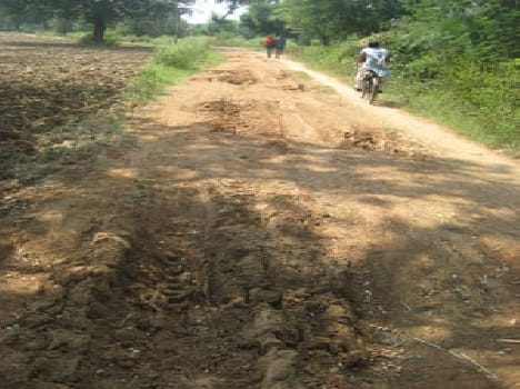 The overall condition of impoverished village Digwar