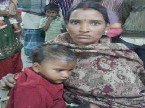 Three year old father thrown in ganga