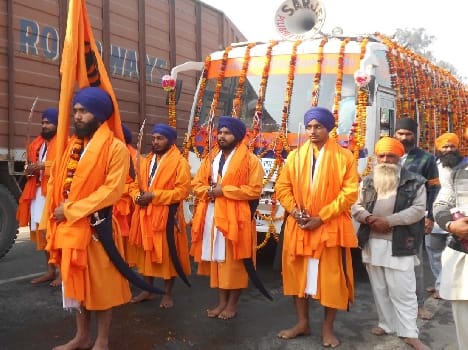 Guurugovind Singh Lights Nagar kirtan turned on