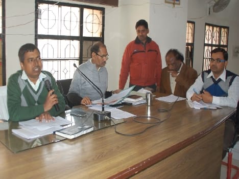 ADO Panchayat prevented and a salary of six secretaries