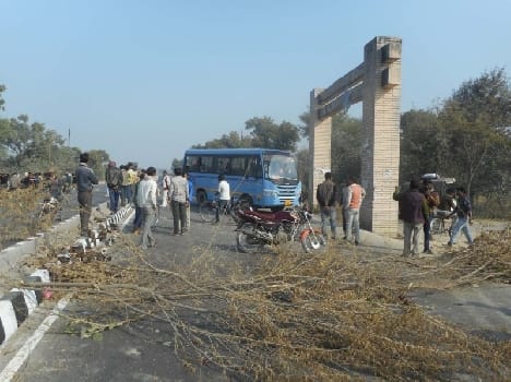 Mainpuri-Krhl put the jam on the way to the death of the aged