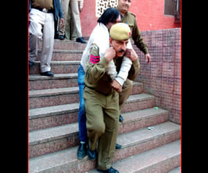 Human face: policemen took away injured man on his back