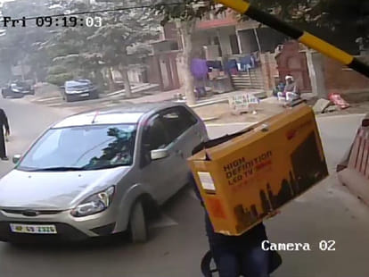 The thief was caught on CCTV, was doing crime in daylight