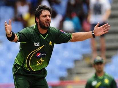 shahid afridi feel shame when his fan paid money