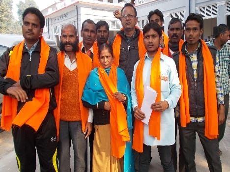 Shiv Sena activists demonstrated at the Collectorate