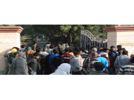 Panchayati in revenge firing and hurling stones