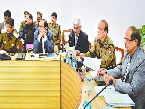 Commissioner 's crucial meeting with military officers