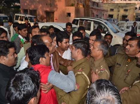 clash between sp leaders and police in mathura