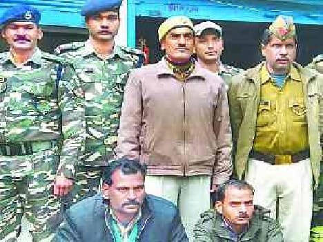 Two smugglers arrested with hashish of Rs 80 lakh 