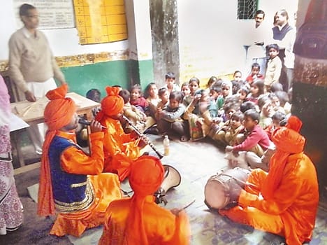 Aalha singing to daughters importance  