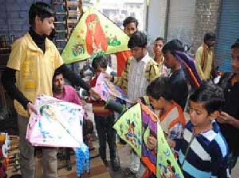 Children enjoys kites