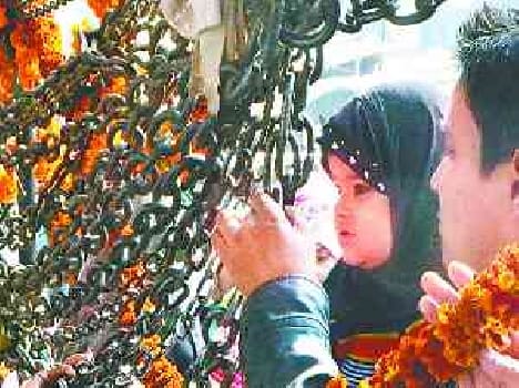 devotees gathered in gaji ki dargah