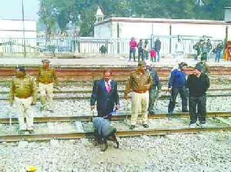 checking operations run on railway station