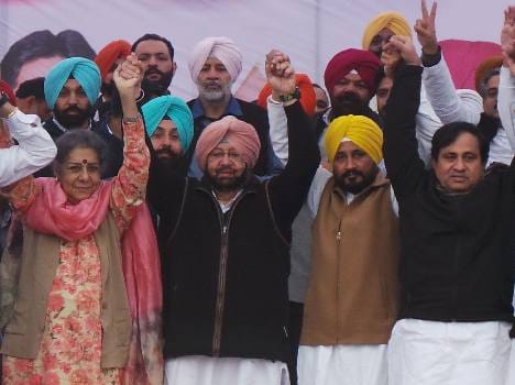 captain amrinder singh criticized cm badal in maghi conference