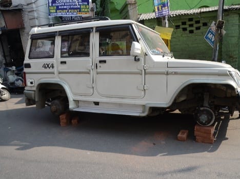thief stolen tyres of many cars in jammu