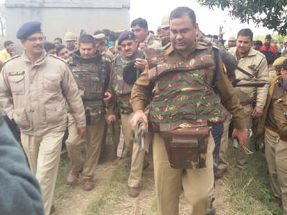 encounter between police and robbers in modinagar