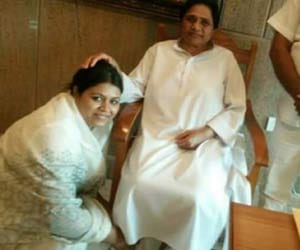 photo with mayawati uploaded online