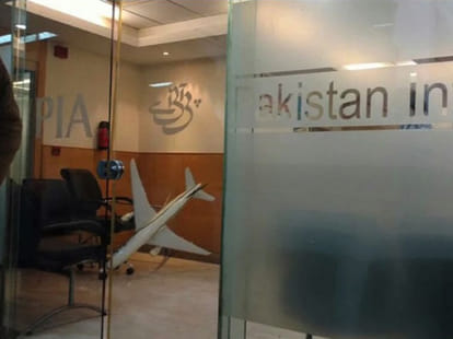 hindu sena attack on pakistan airlines office in delhi