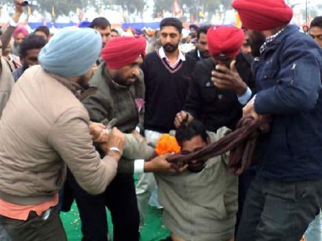 unemployed lineman protest in akali dal conference