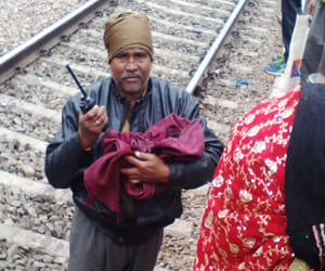  baby girl born toofan express train, passengers named her toofani in faridabad