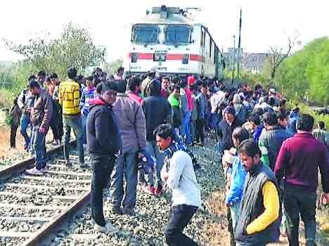 man suicide under kalka express, toy train stopped on track