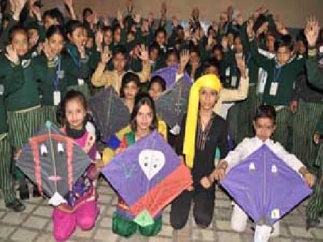 Children at the picturesque presentation listener Jume