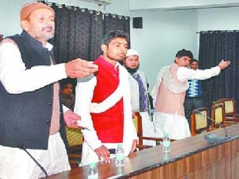 The first meeting of district panchayat uproar climbed Visit