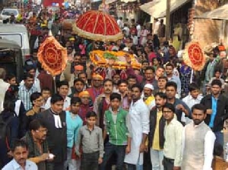 Sai sedan traveling out of fanfare