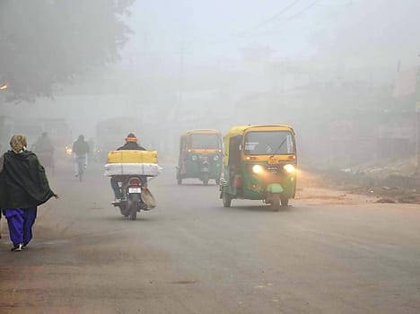 Fog increased , the mercury reached 9 degrees