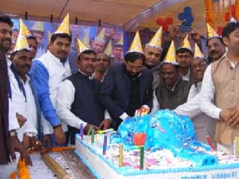 Mayawati's birthday cake sliced 60 kg
