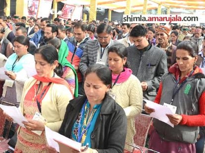 newly elected pradhan and up pradhan took oath with cm virbhadra singh at mandi.