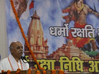 Praveen Togadiya attacks over Modi govt on Pak Policy.