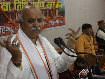 Praveen Togadiya attacks over Modi govt on Pak Policy.