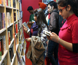 amar ujala is offering books on lower rates book fair in delhi