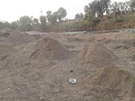 Illegal sand mining on pier pupil swing