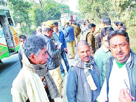 The truck crushed the woman's death, jam in protest
